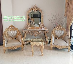 Set Meja Hias Ruang Tamu dengan Kursi Klasik Mewah