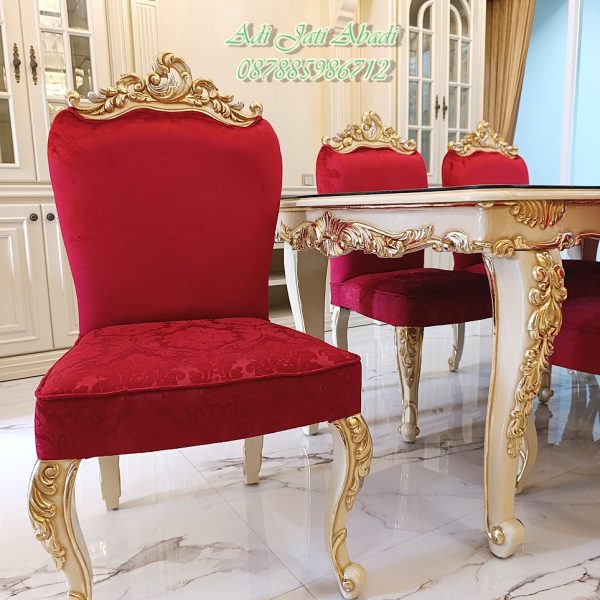 Set Meja Makan Klasik Dengan 6 Kursi Mewah Untuk Ruang Makan Modern, Set Meja Makan Mewah Jati Ukir Royal Gold Set Meja Makan Mewah Jati Ukir Jepara Klasik Royal Gold - Kursi Velvet Merah.
